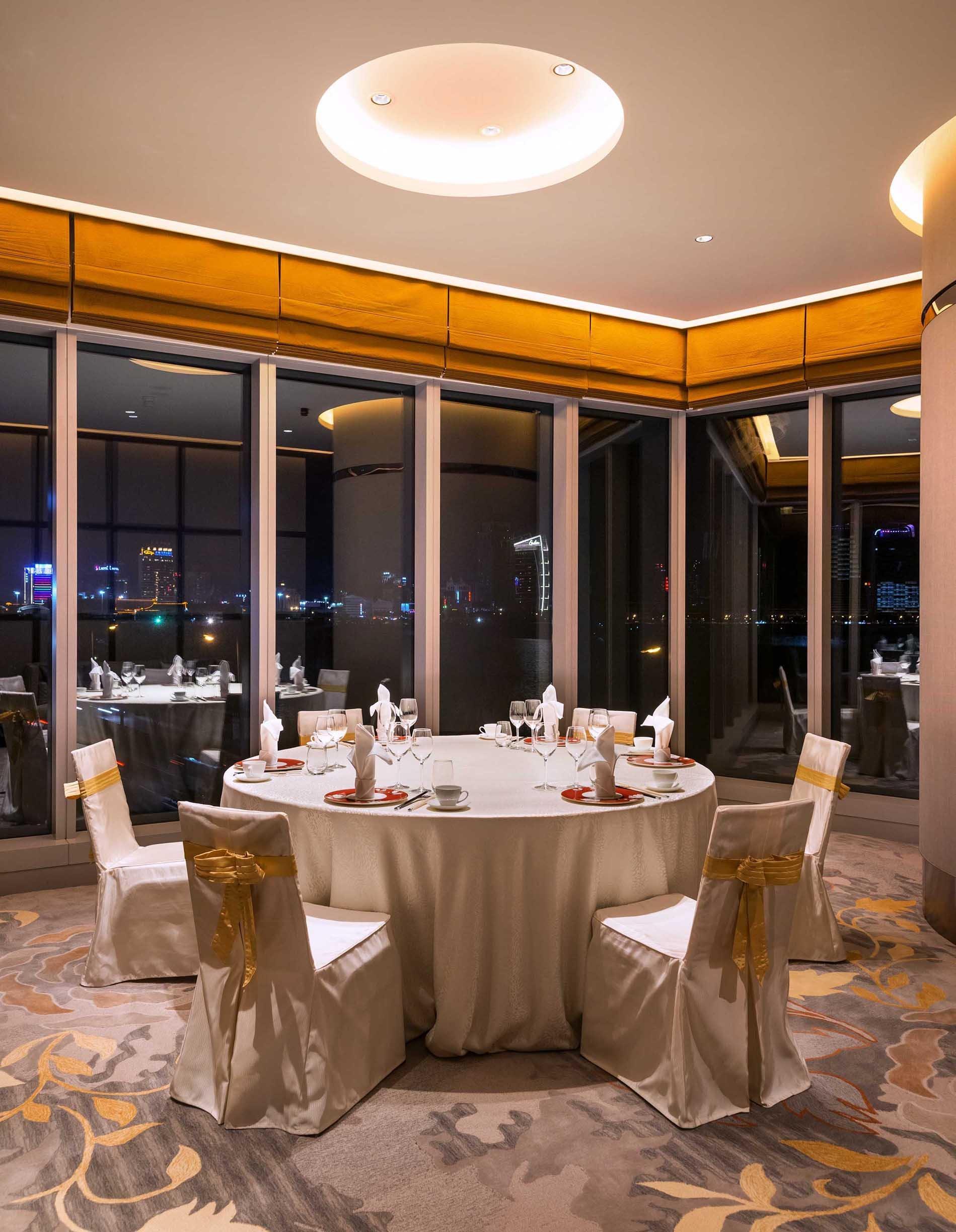 Crowne Plaza Macau, An Ihg Hotel Exterior photo The Club Lounge at the 39th floor