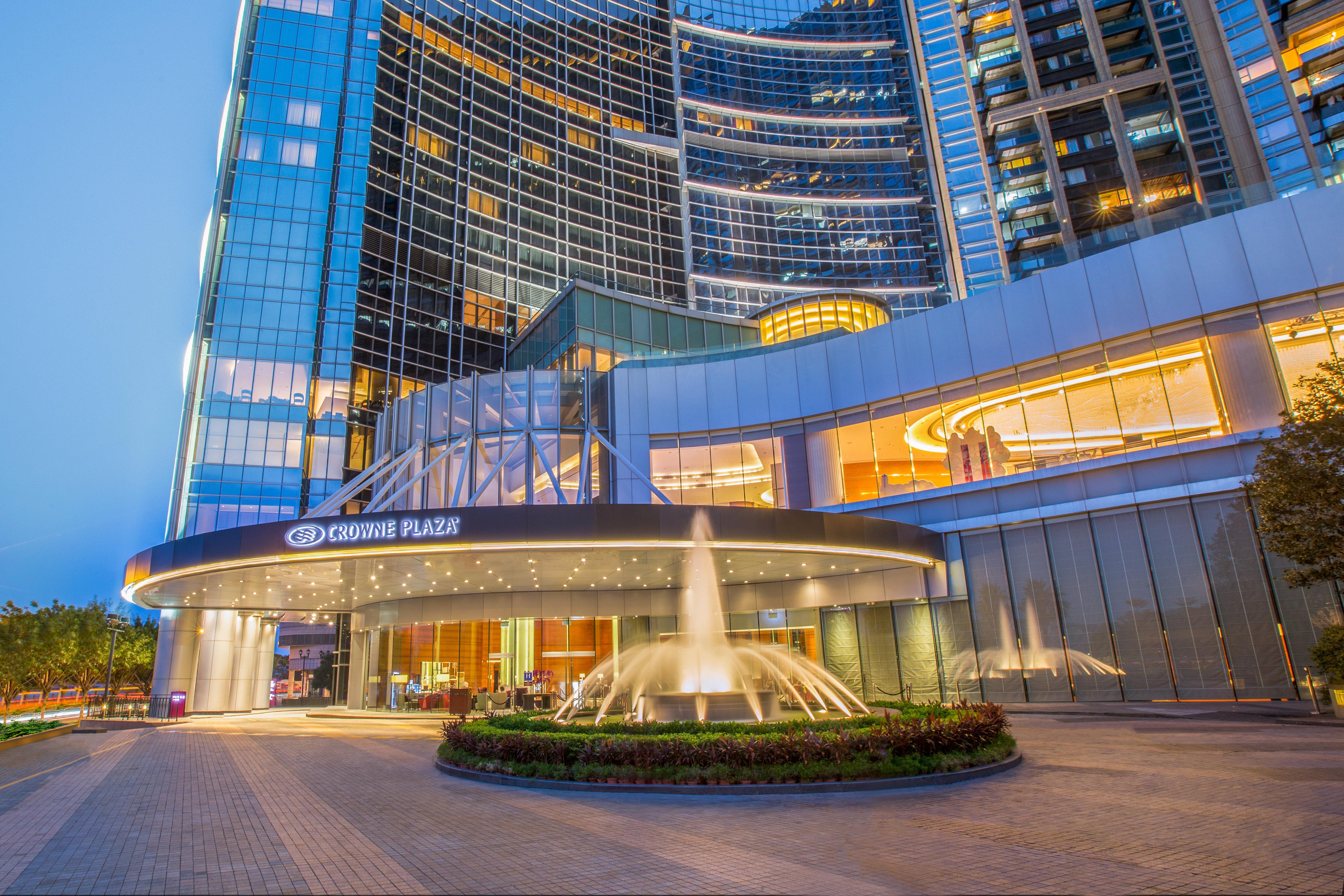 Crowne Plaza Macau, An Ihg Hotel Exterior photo The entrance of the hotel