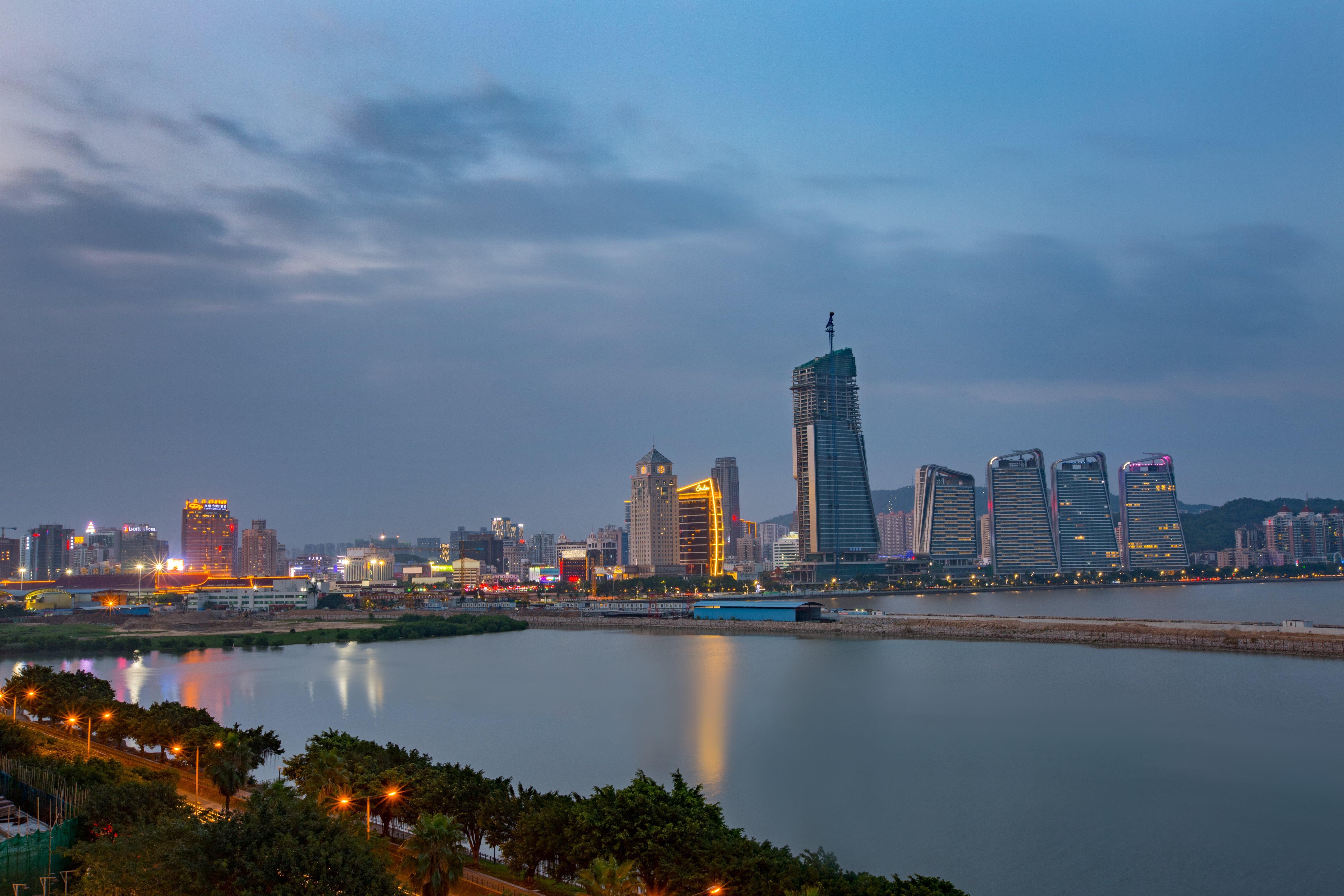 Crowne Plaza Macau, An Ihg Hotel Exterior photo Nanhai skyline