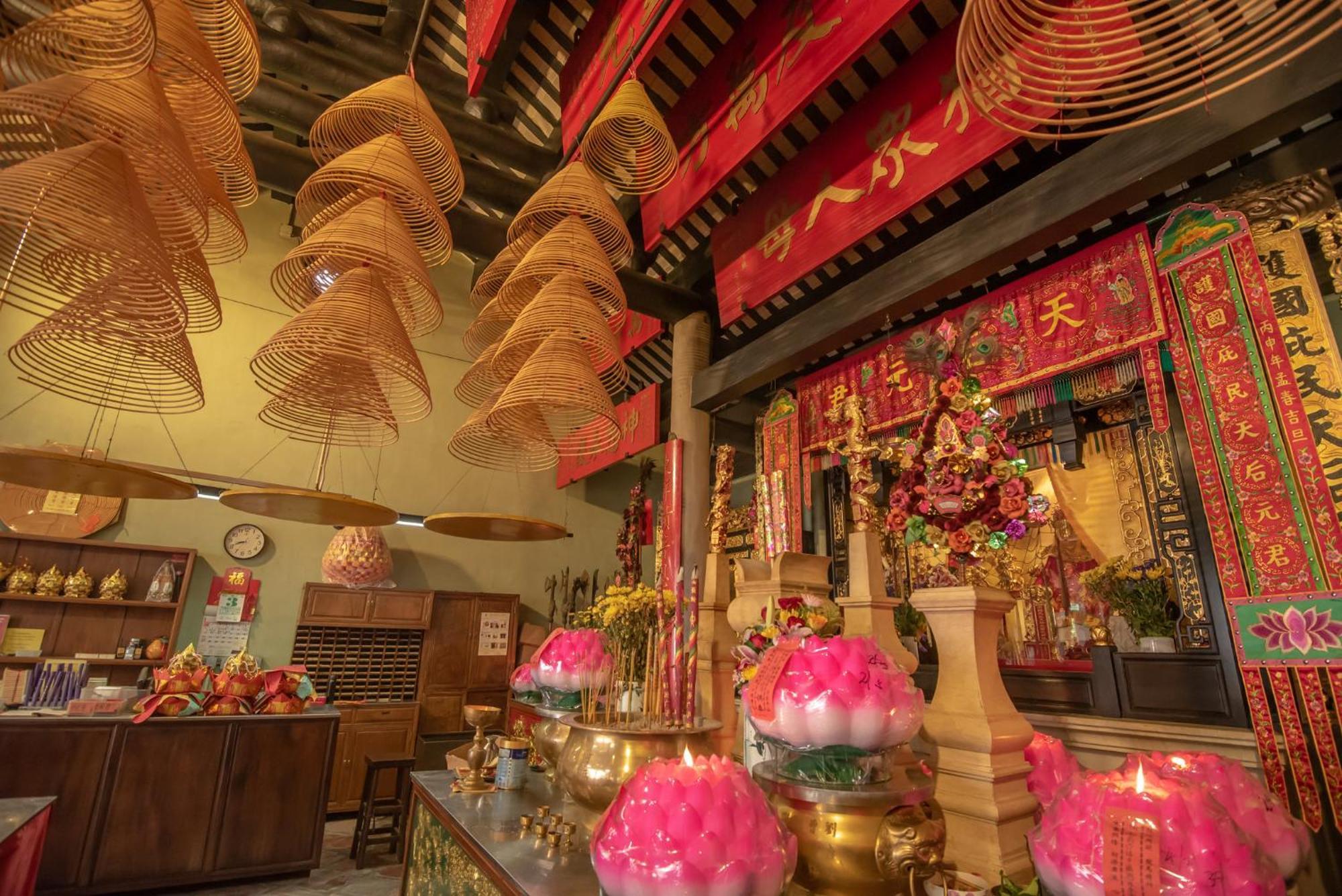 Crowne Plaza Macau, An Ihg Hotel Exterior photo Interior of the temple