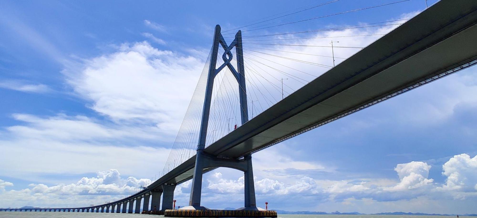 Crowne Plaza Macau, An Ihg Hotel Exterior photo The Yangzhou Yangtze Bridge